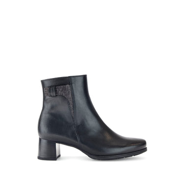 Bottines noires en combinaison cuirs